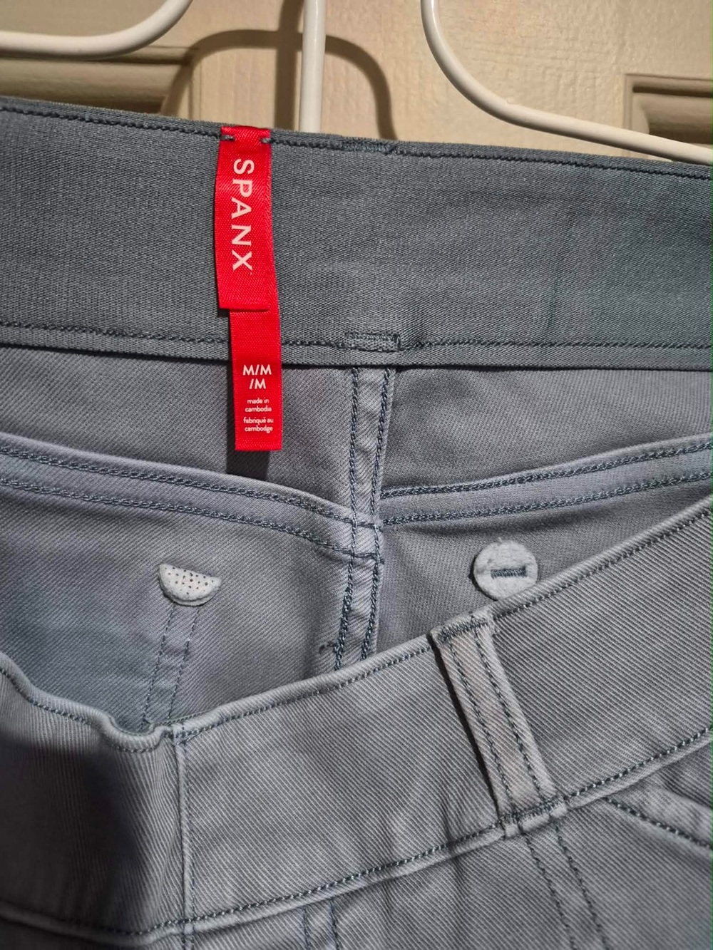 SPANX 4” Strech Twill Shorts - Picture 3 of 3